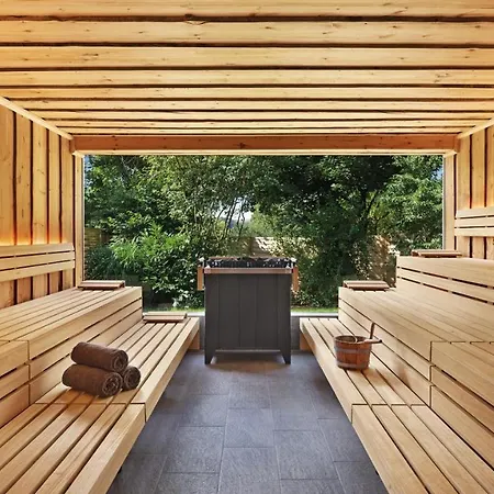 Отель Sonnengut Wellness - Therme - Бад-Бирнбах