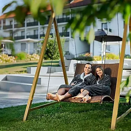 Отель Sonnengut Wellness - Therme - Бад-Бирнбах