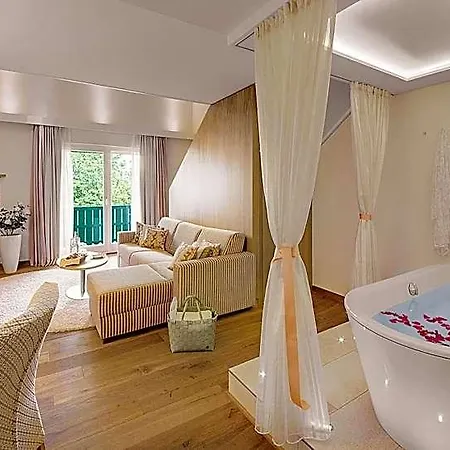 Sonnengut Wellness - Therme - 酒店 4*