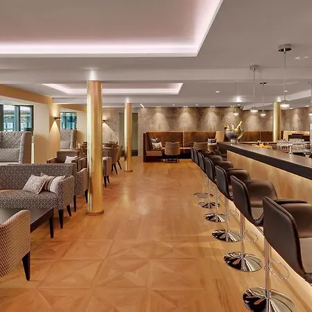 호텔 Sonnengut Wellness - Therme - 바트 비른바흐
